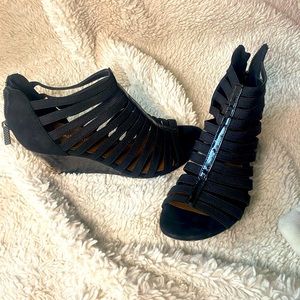 Sexy sandals for like on the “wedge”.